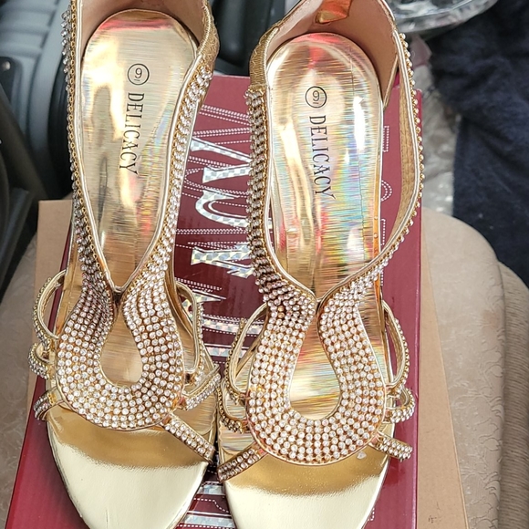 Delancy gold heels - Picture 1 of 2